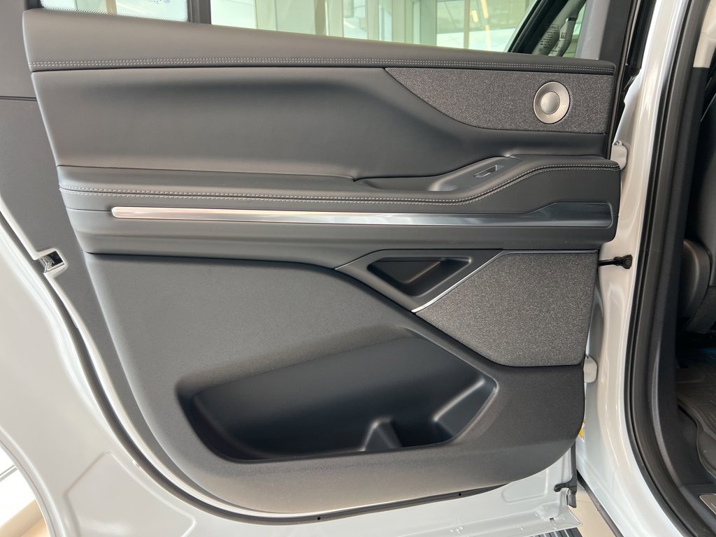 New 2025 Lincoln Navigator L Reserve image 34