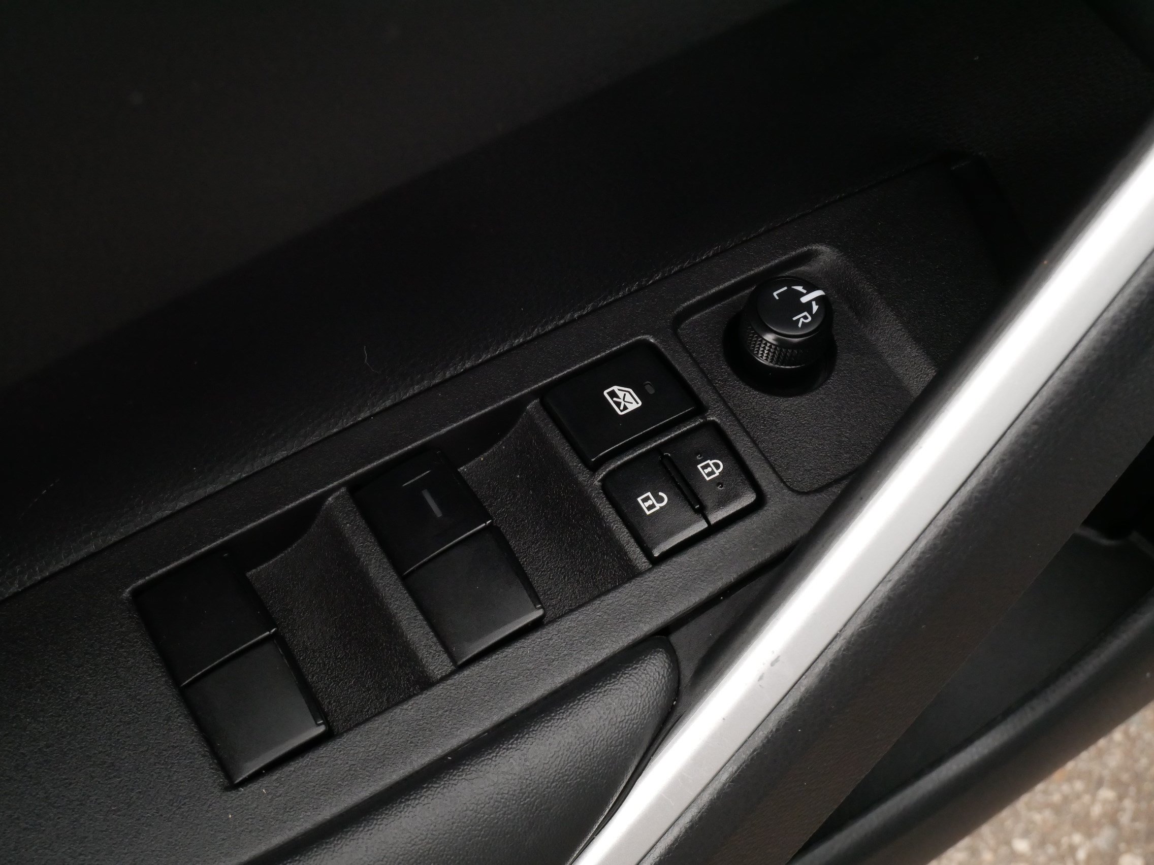 Used 2024 Toyota Corolla Cross AWD Hybrid image 19