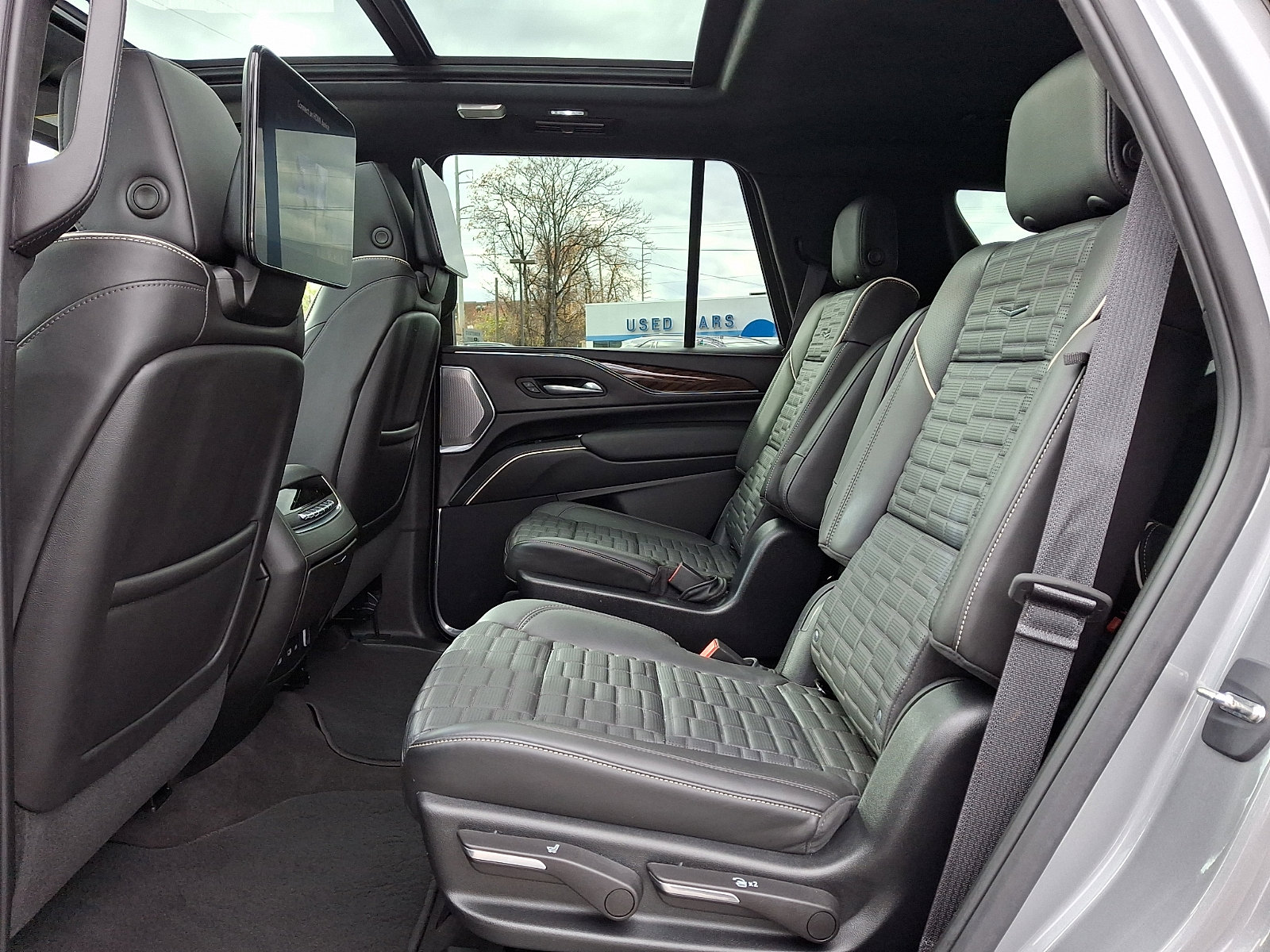 Used 2023 Cadillac Escalade Sport Platinum image 10