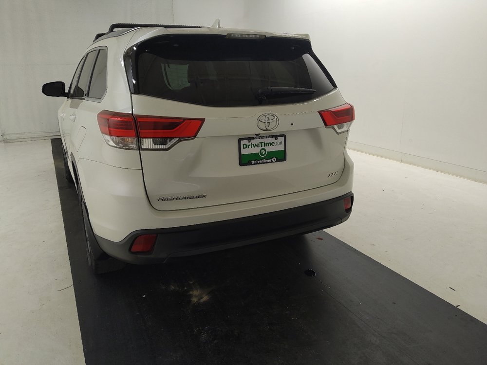 Used 2019 Toyota Highlander XLE FWD image 6