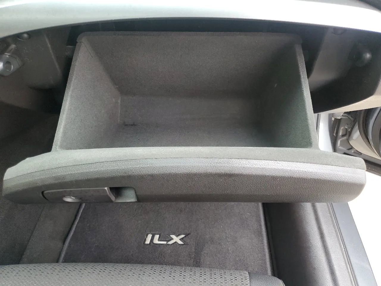 Used 2013 Acura ILX 2.0L Sedan 4D image 25