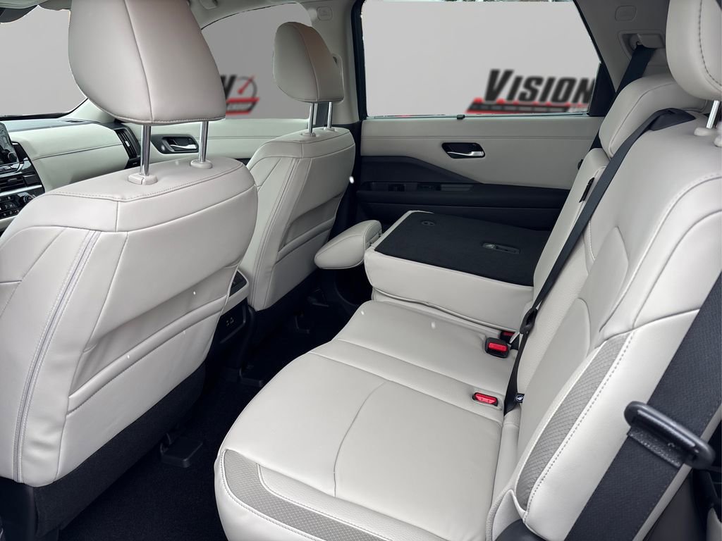 New 2025 Nissan Pathfinder SL image 10