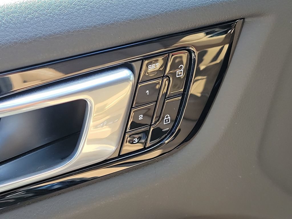 Certified 2019 Porsche Cayenne AWD/4WD image 25