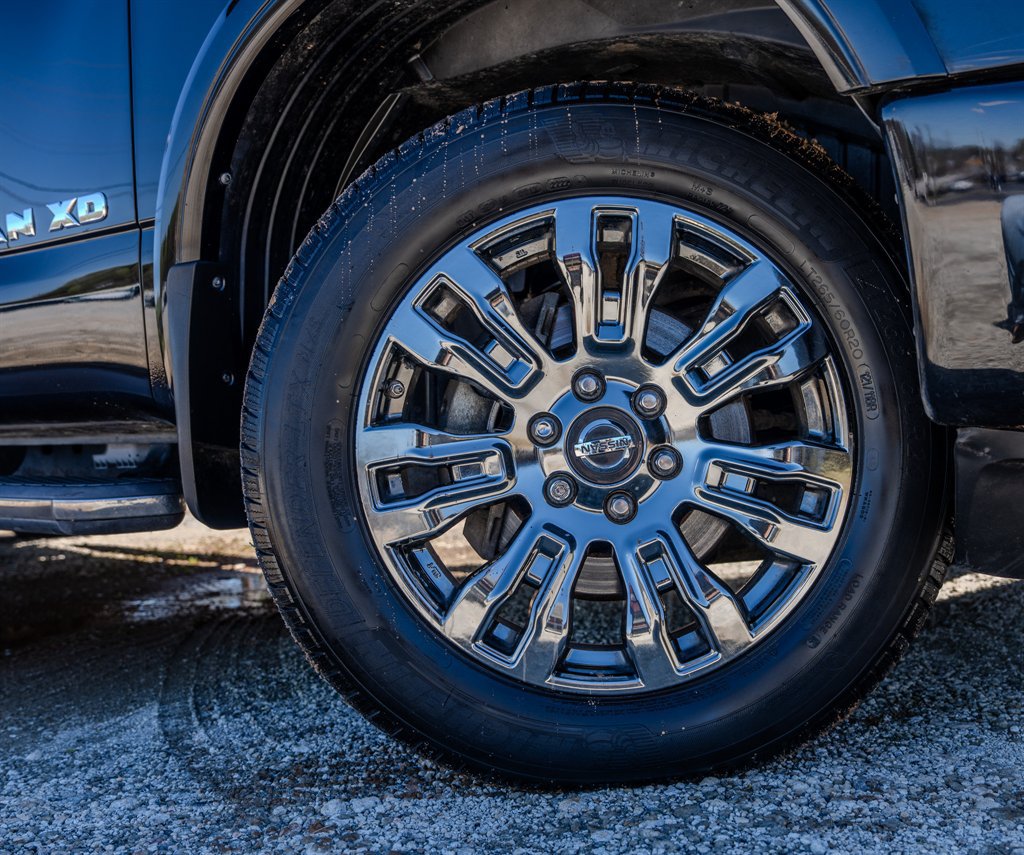 Used 2017 Nissan Titan Platinum Reserve AWD/4WD image 12