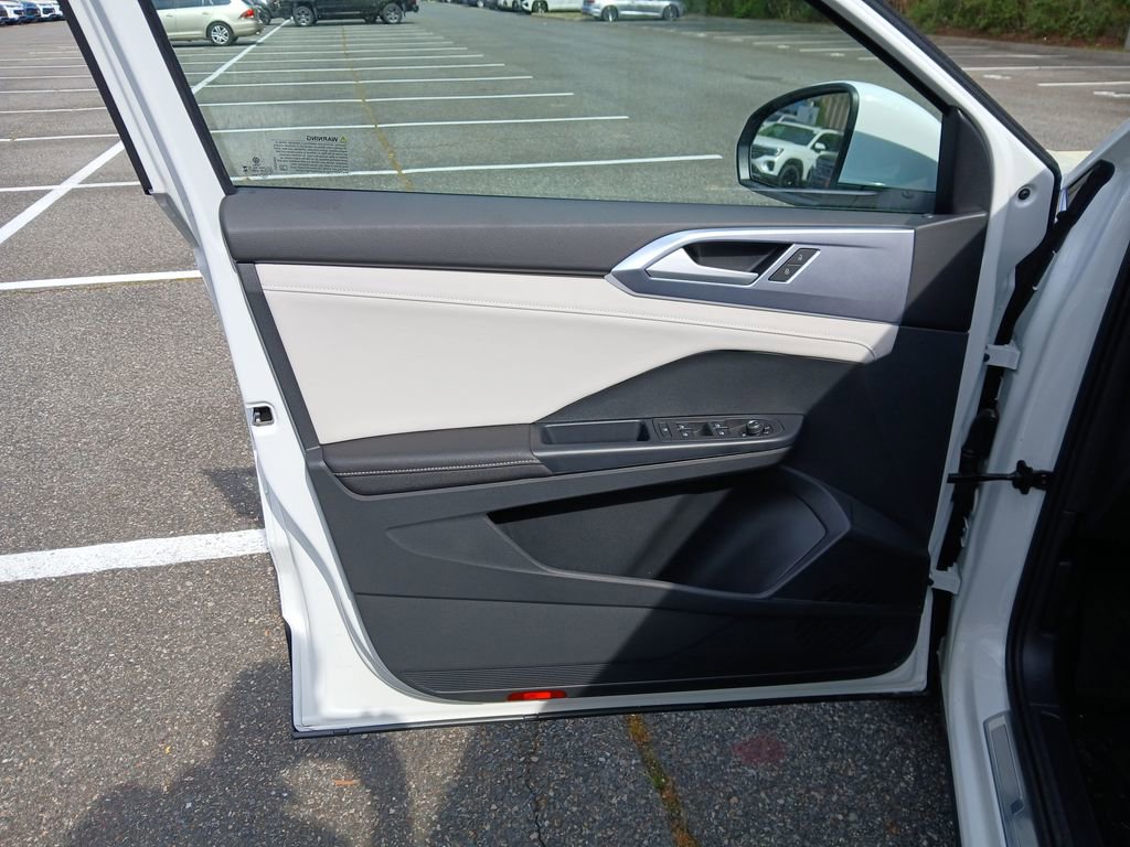 New 2026 Volkswagen Taos SE image 10