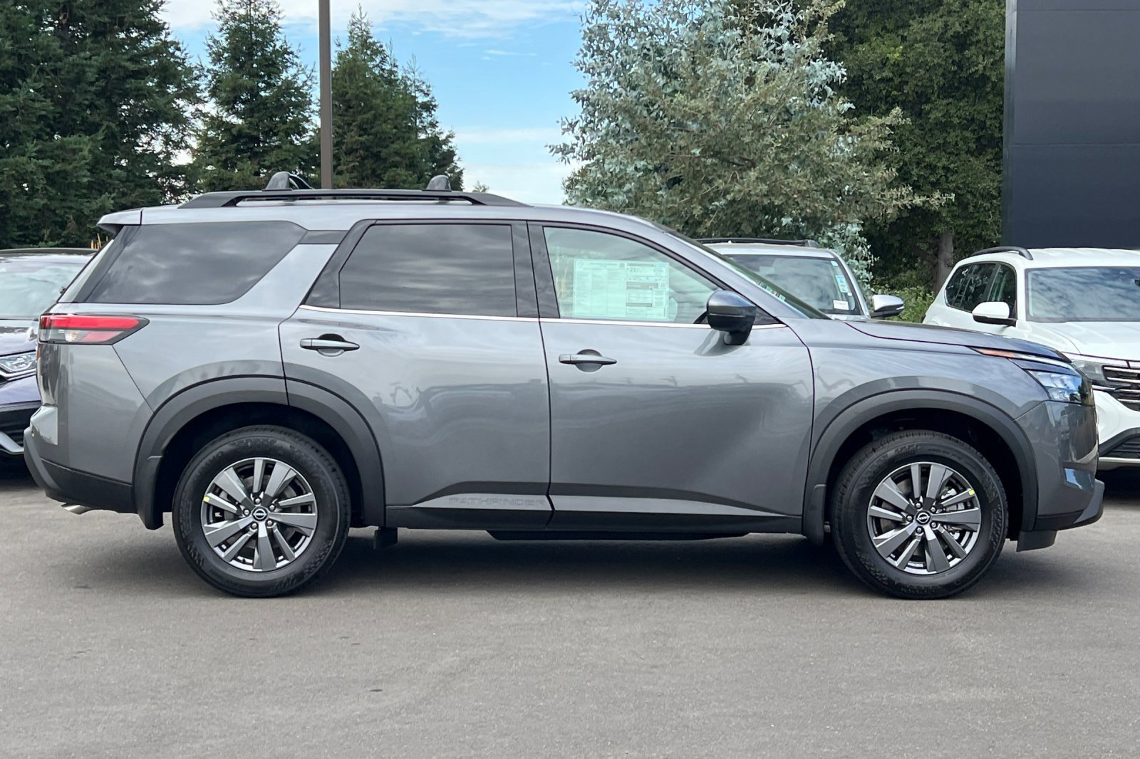 New 2025 Nissan Pathfinder SV w/ SV Premium Package image 3