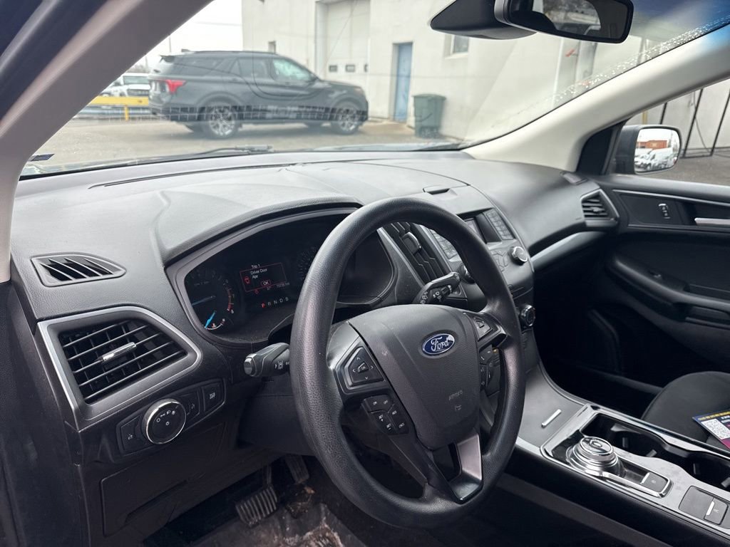 Certified 2019 Ford Edge SE image 17