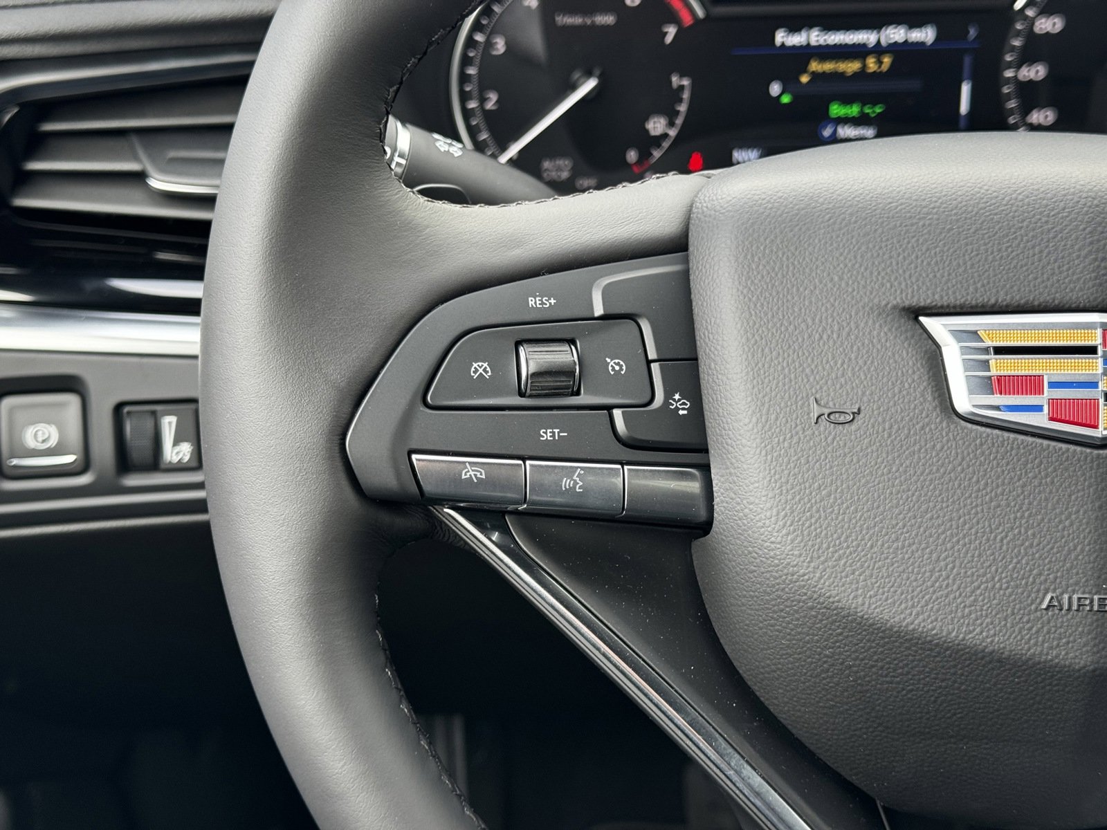 New 2025 Cadillac XT6 Luxury image 18