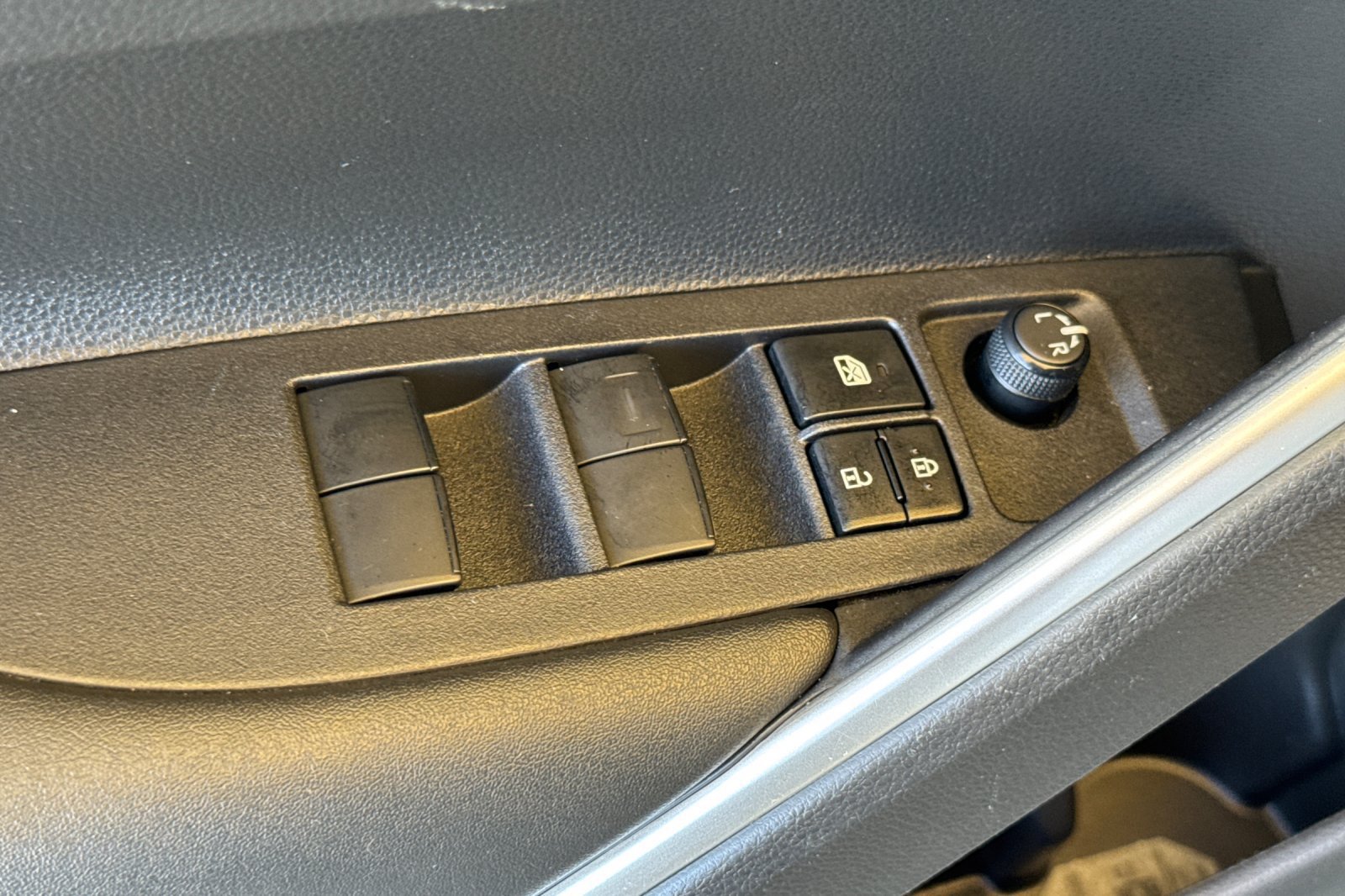 Used 2023 Toyota Corolla Cross AWD Hybrid image 13