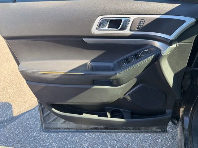 Used 2015 Ford Explorer XLT w/ Equipment Group 202A image 9