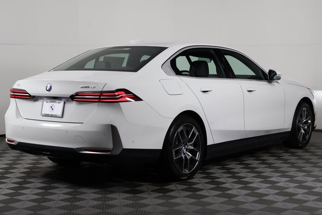 New 2026 BMW i5 eDrive40 w/ Premium Package image 2