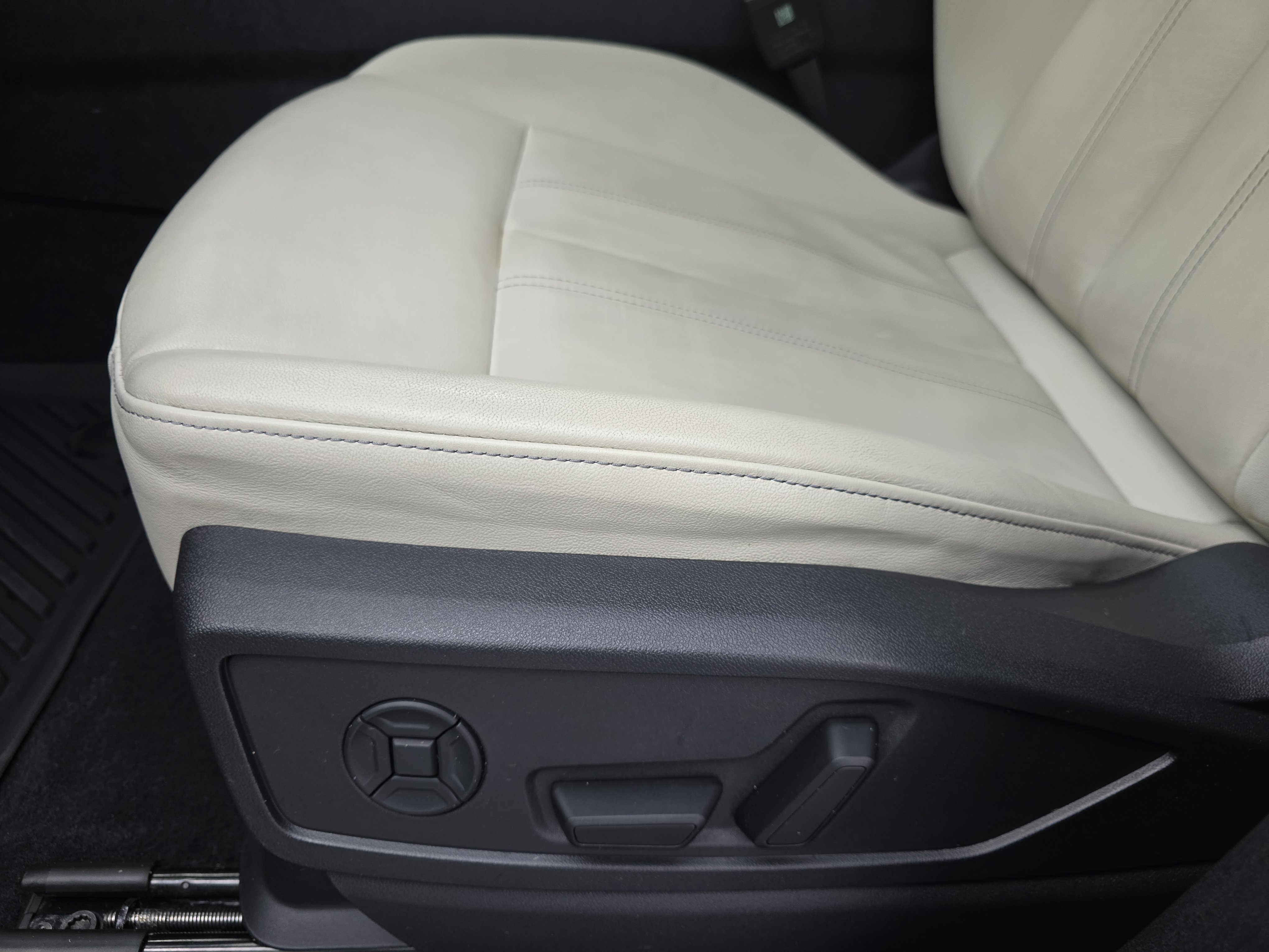 Used 2025 Audi Q5 Premium w/ Premium Plus AWD/4WD image 28