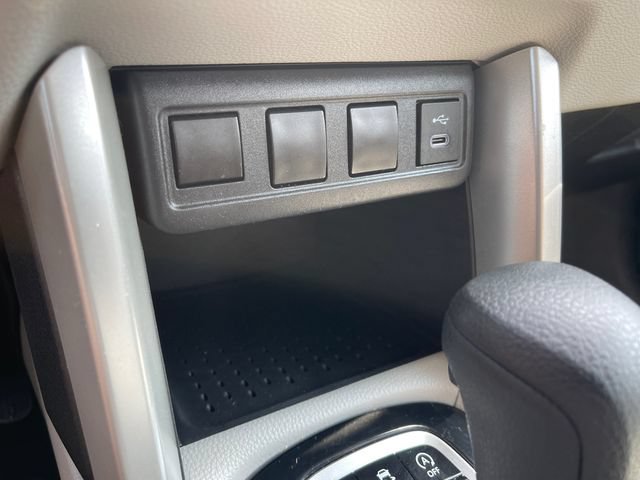 Used 2025 Toyota Corolla Cross L AWD/4WD image 18