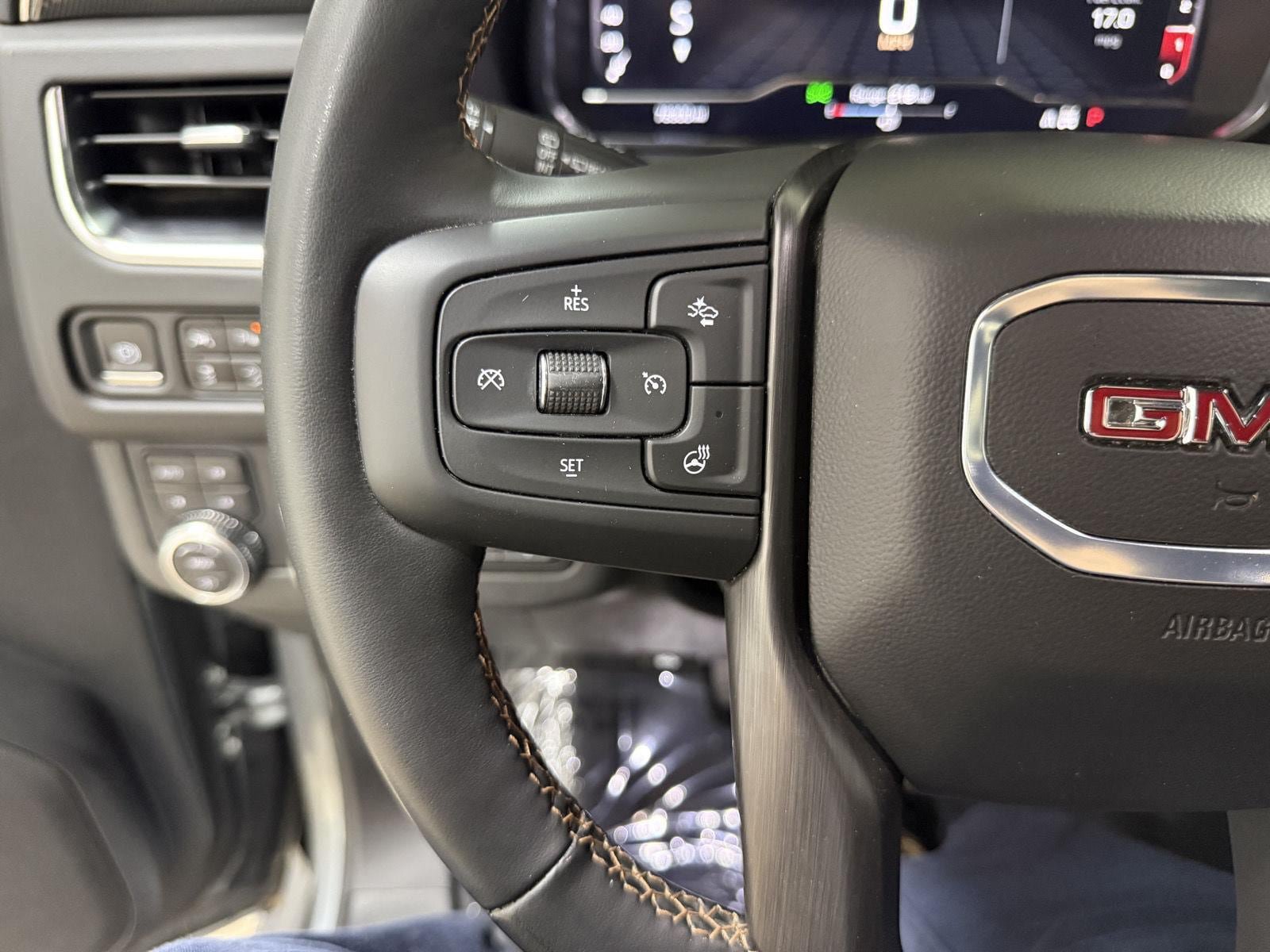 Used 2024 GMC Yukon XL AT4 w/ AT4 Premium Plus Package AWD/4WD image 12