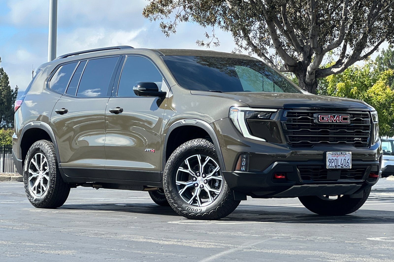 Used 2024 GMC Acadia AT4 w/ Luxury Package