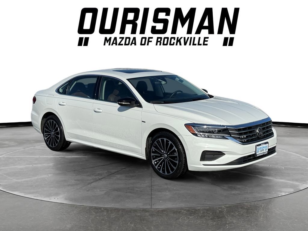 Used 2022 Volkswagen Passat 2.0T image 1