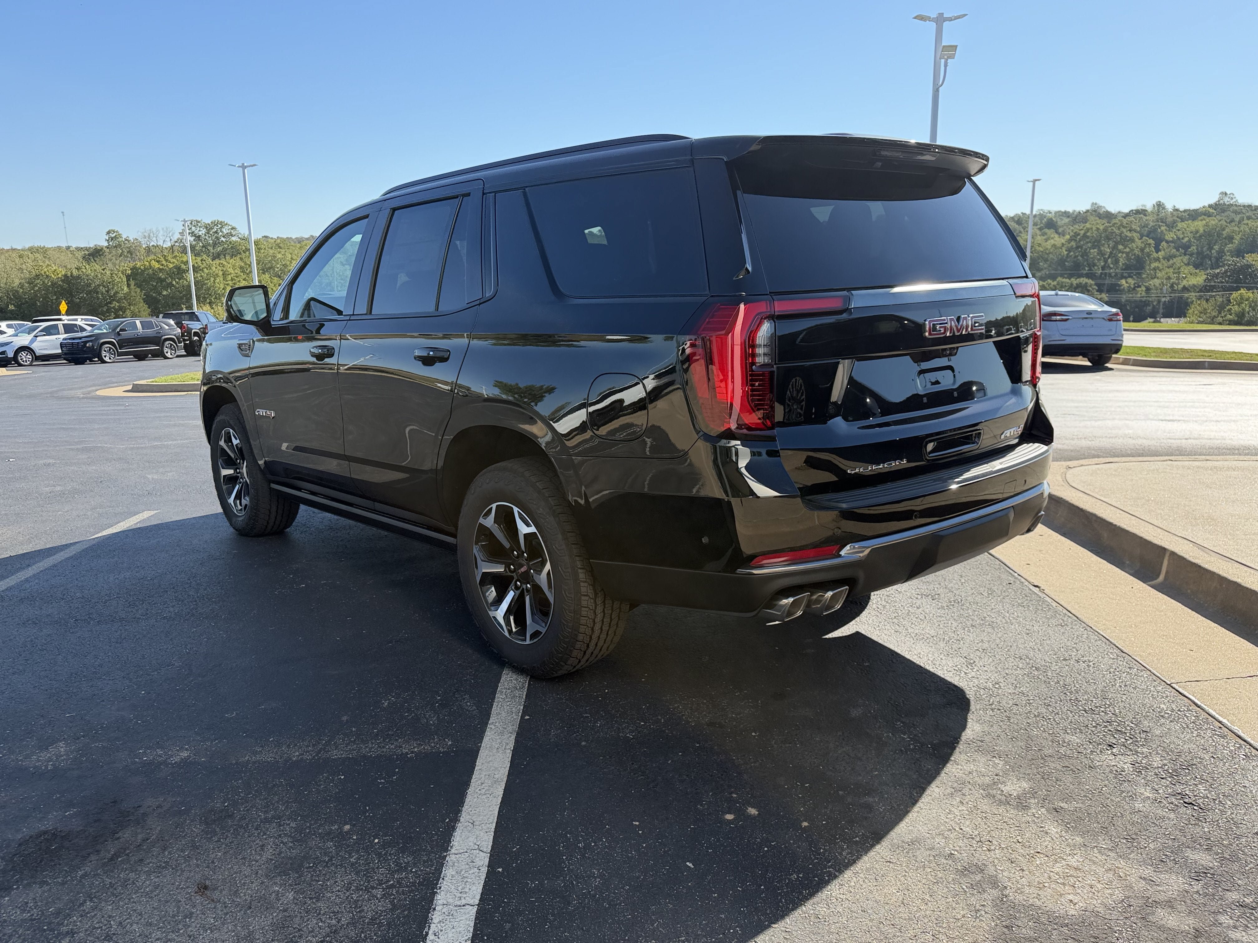 New 2027 GMC Yukon AT4 w/ AT4 Premium Plus Package AWD/4WD image 3