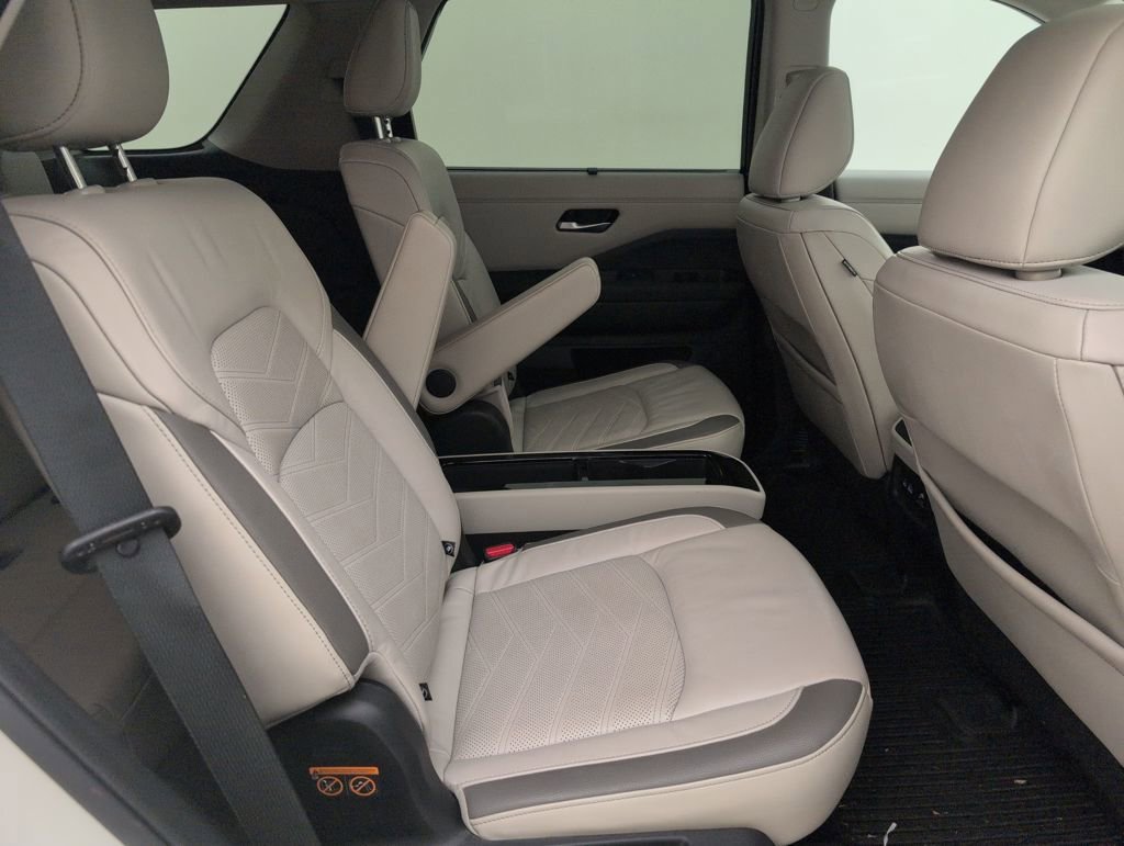 Used 2022 Nissan Pathfinder Platinum w/ Cargo Package image 17