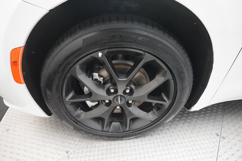 Used 2025 Chrysler Pacifica Limited FWD image 26
