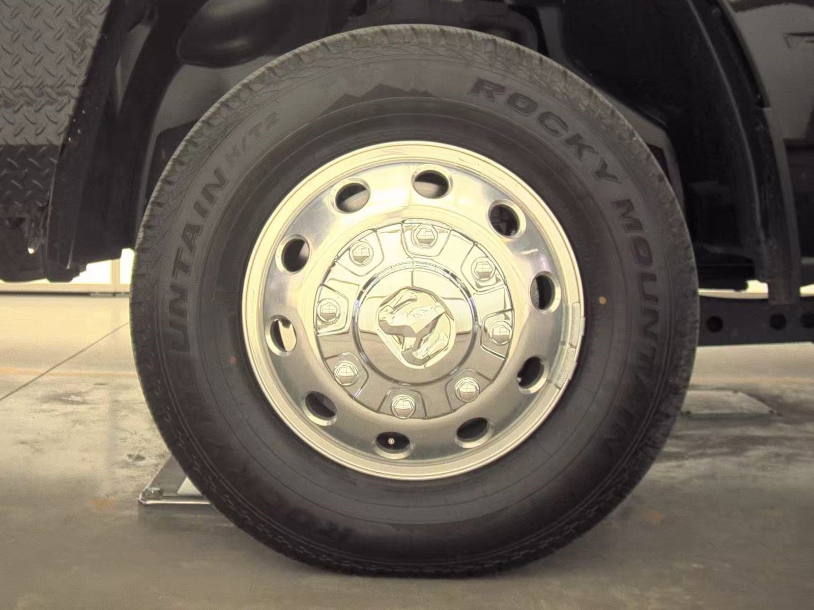 Used 2024 RAM 3500 Big Horn w/ Sport Appearance Package AWD/4WD image 10