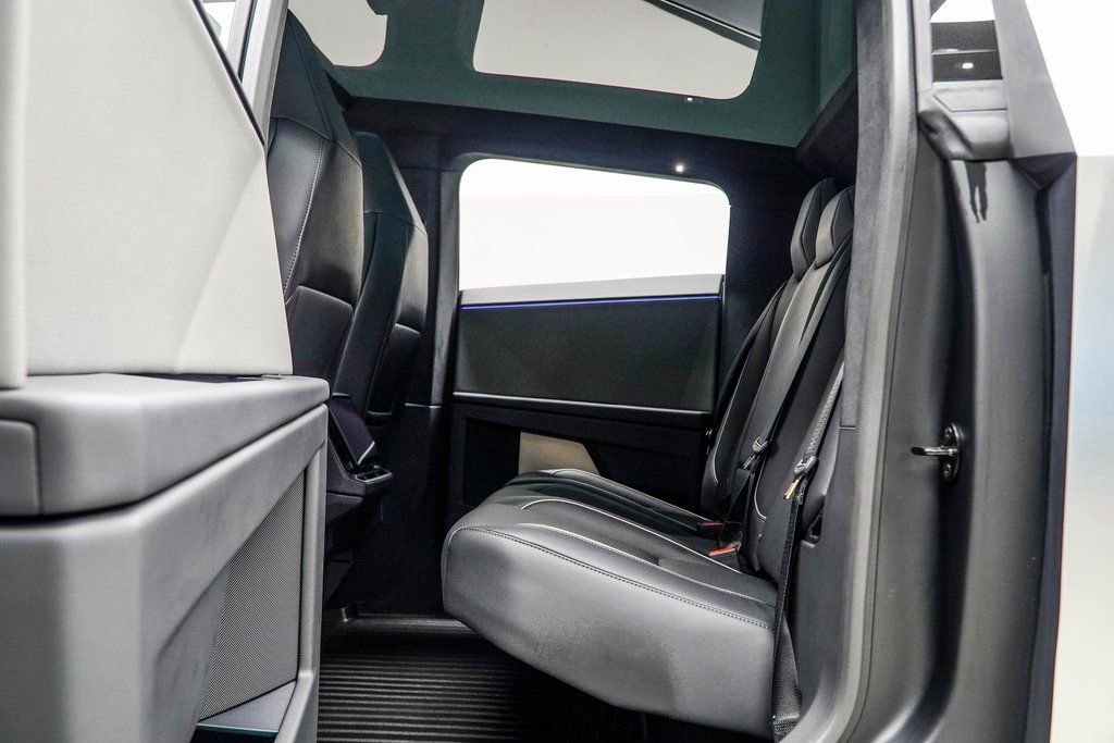 Used 2025 Tesla Cybertruck AWD Crew Cab image 43