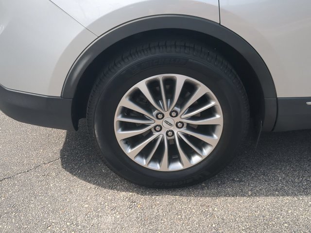 Used 2017 Lincoln MKX Select w/ Select Plus Package FWD image 11