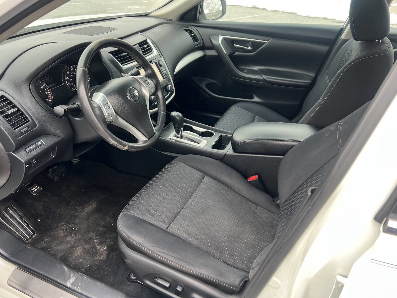 Used 2016 Nissan Altima 2.5 SV w/ Convenience Package image 14