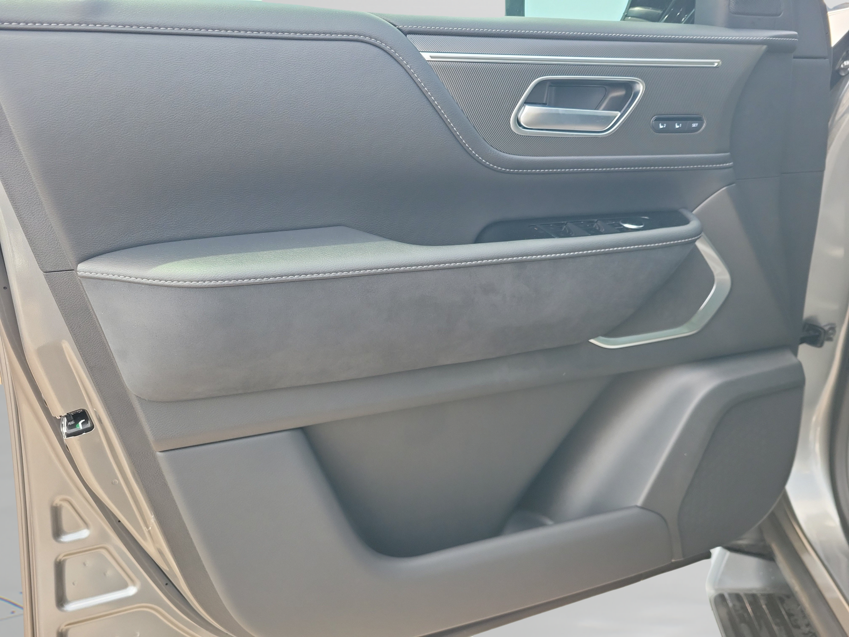 New 2027 INFINITI QX80 Luxe w/ Cargo Package RWD image 22