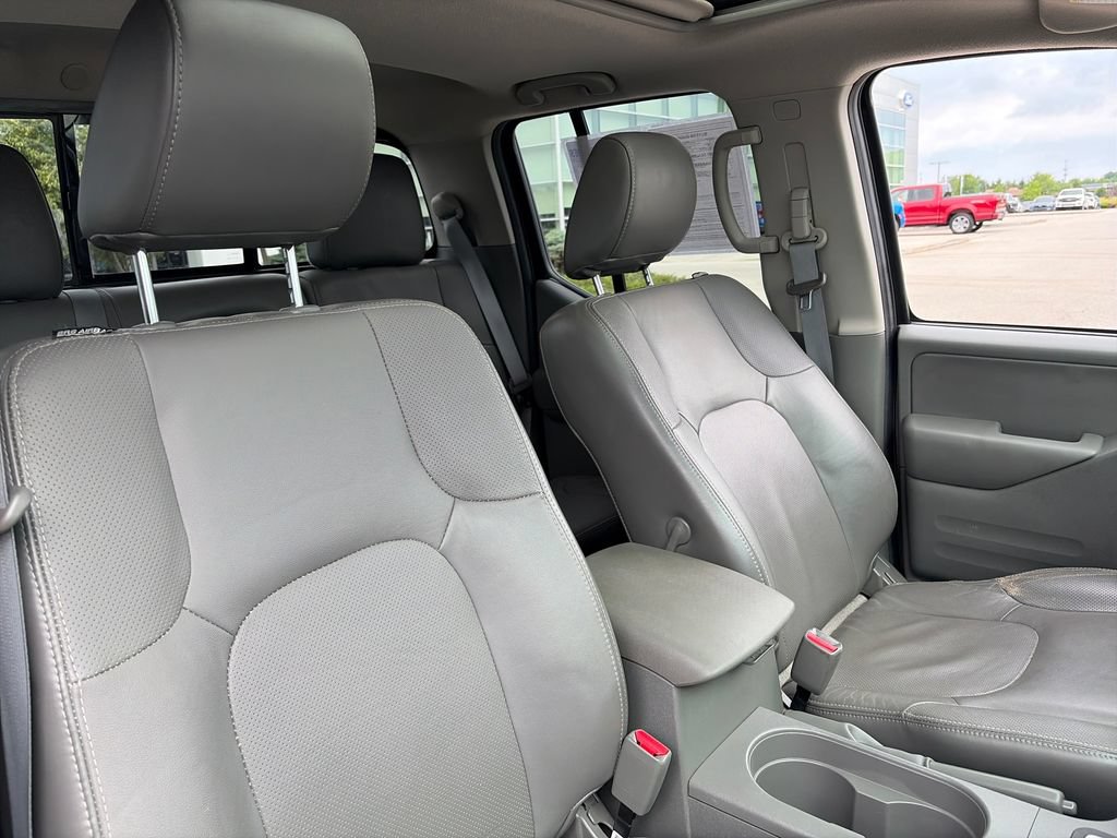 Used 2016 Nissan Frontier SL w/ Moonroof Package AWD/4WD image 12