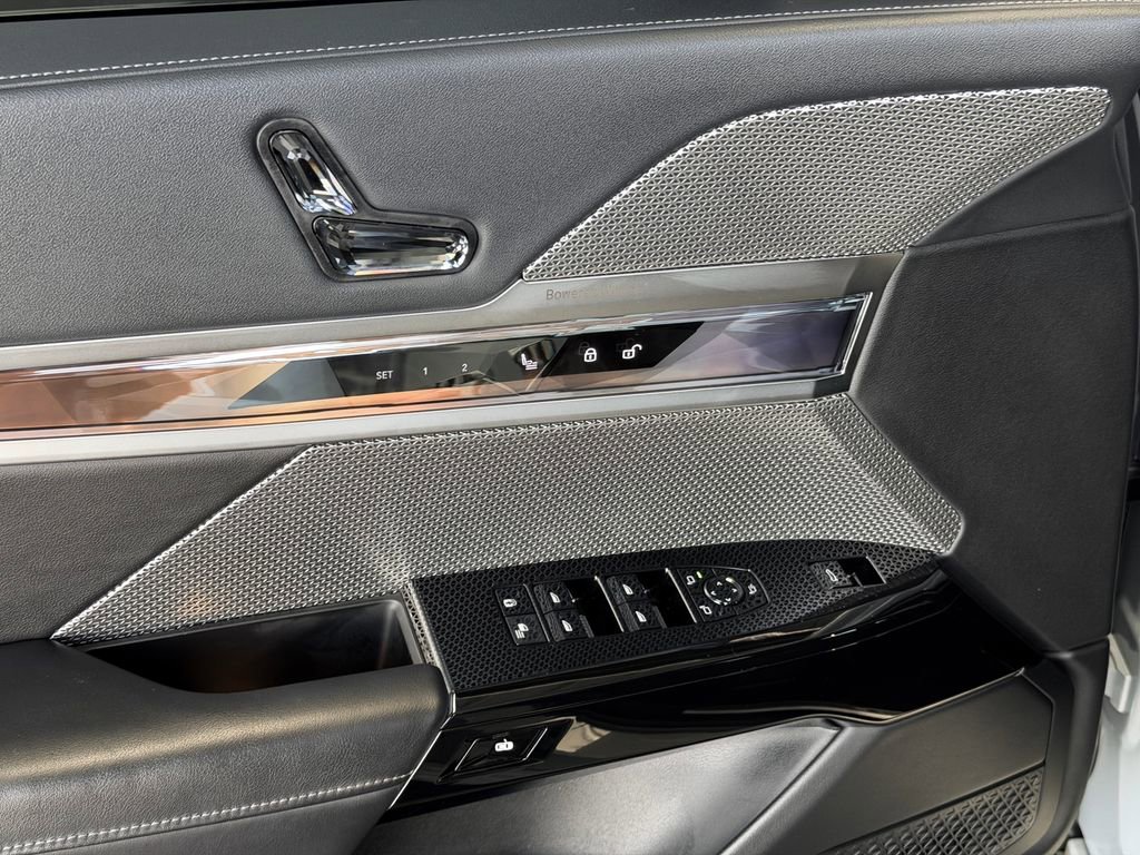 Used 2024 BMW 760i xDrive w/ Executive Package image 21