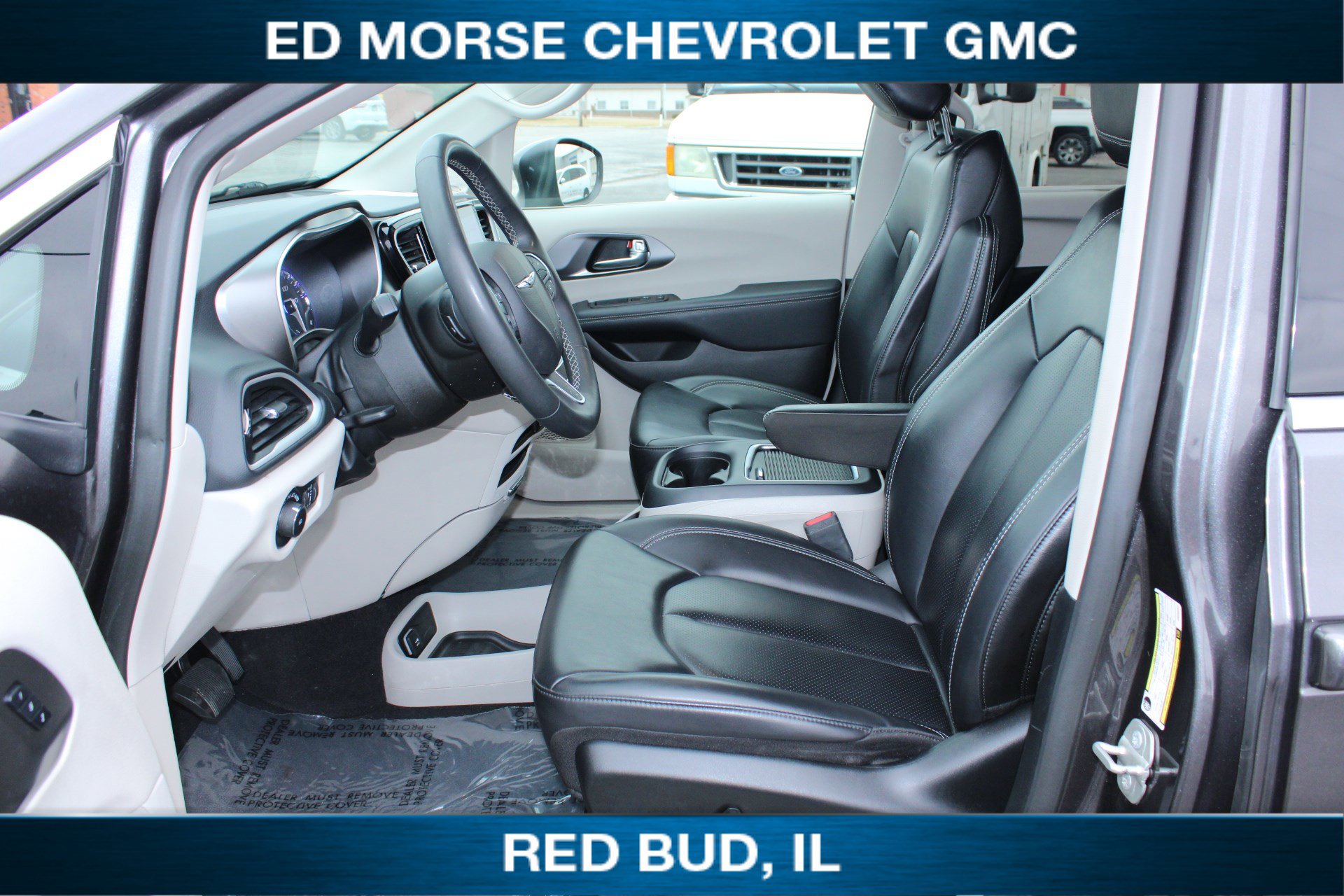 Used 2023 Chrysler Pacifica Touring-L image 7