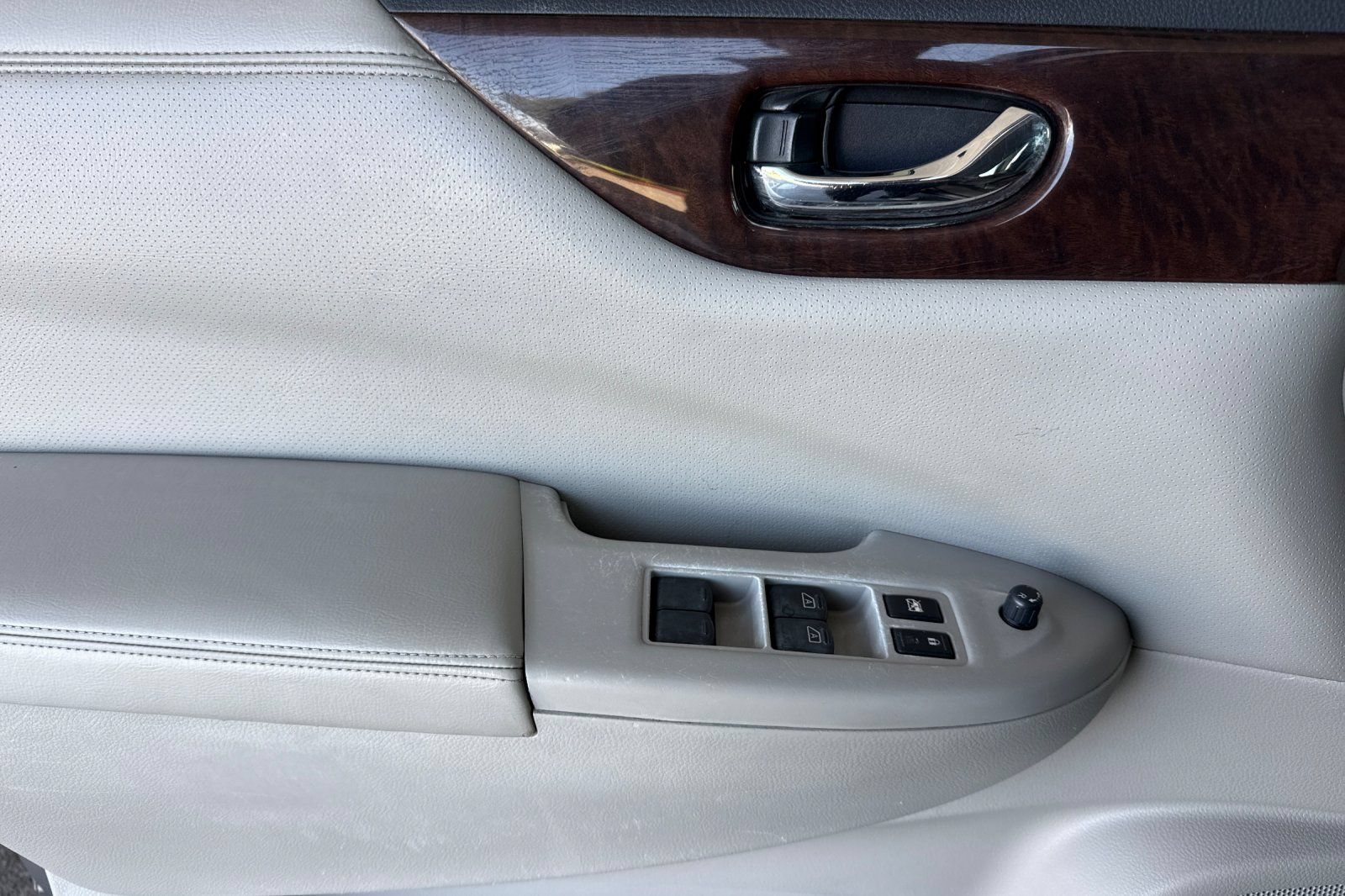 Used 2016 Nissan Quest SV FWD image 13