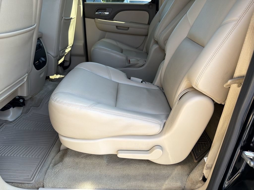 Used 2012 Chevrolet Suburban LTZ RWD image 27