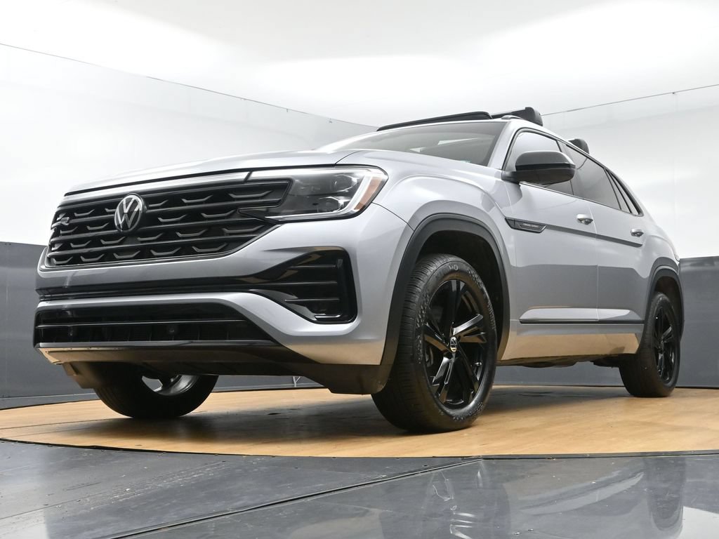 Used 2025 Volkswagen Atlas Cross Sport SEL R-Line AWD/4WD image 49
