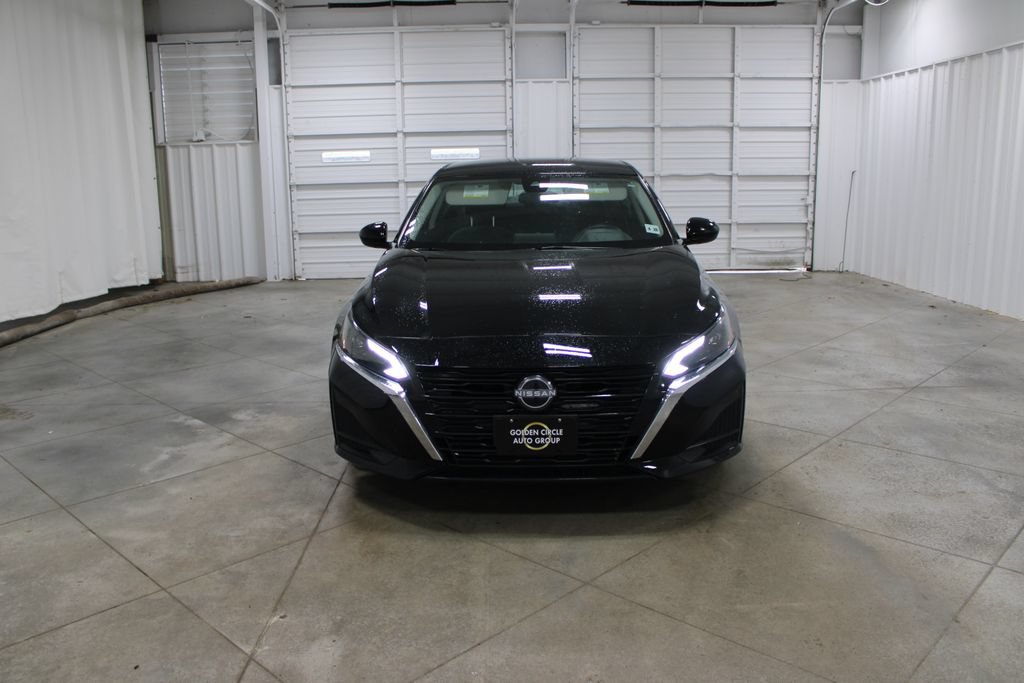 Used 2023 Nissan Altima 2.5 SV FWD image 4