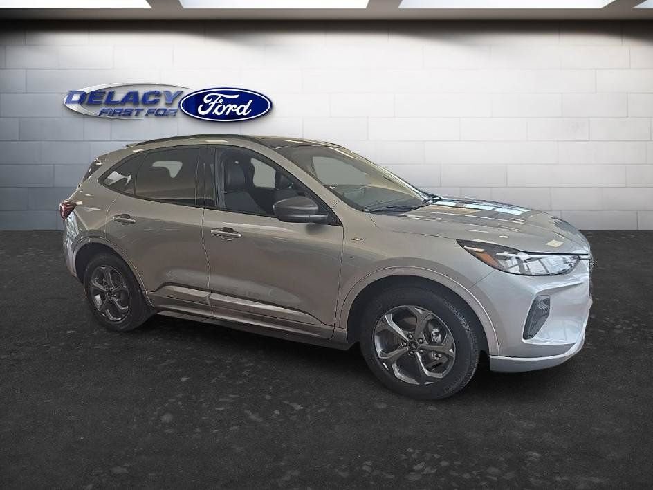 Used 2023 Ford Escape ST-Line w/ Tech Pack #1 AWD/4WD image 8
