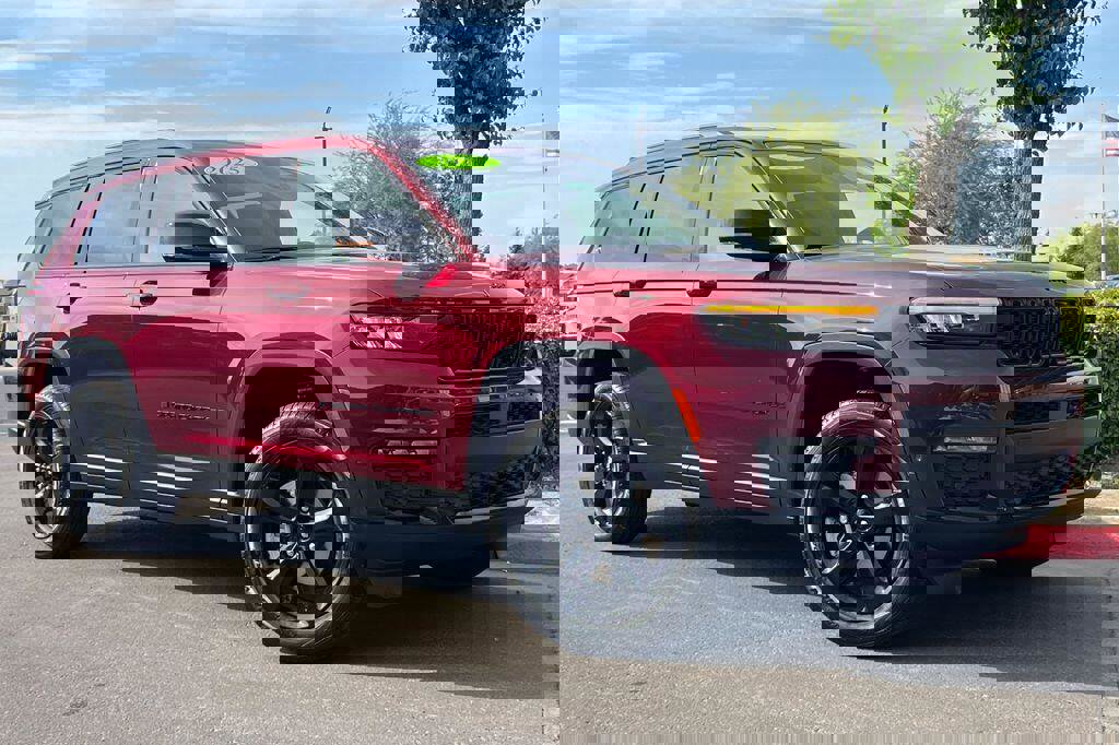 New 2025 Jeep Grand Cherokee L Limited w/ Luxury Tech Group II image 2