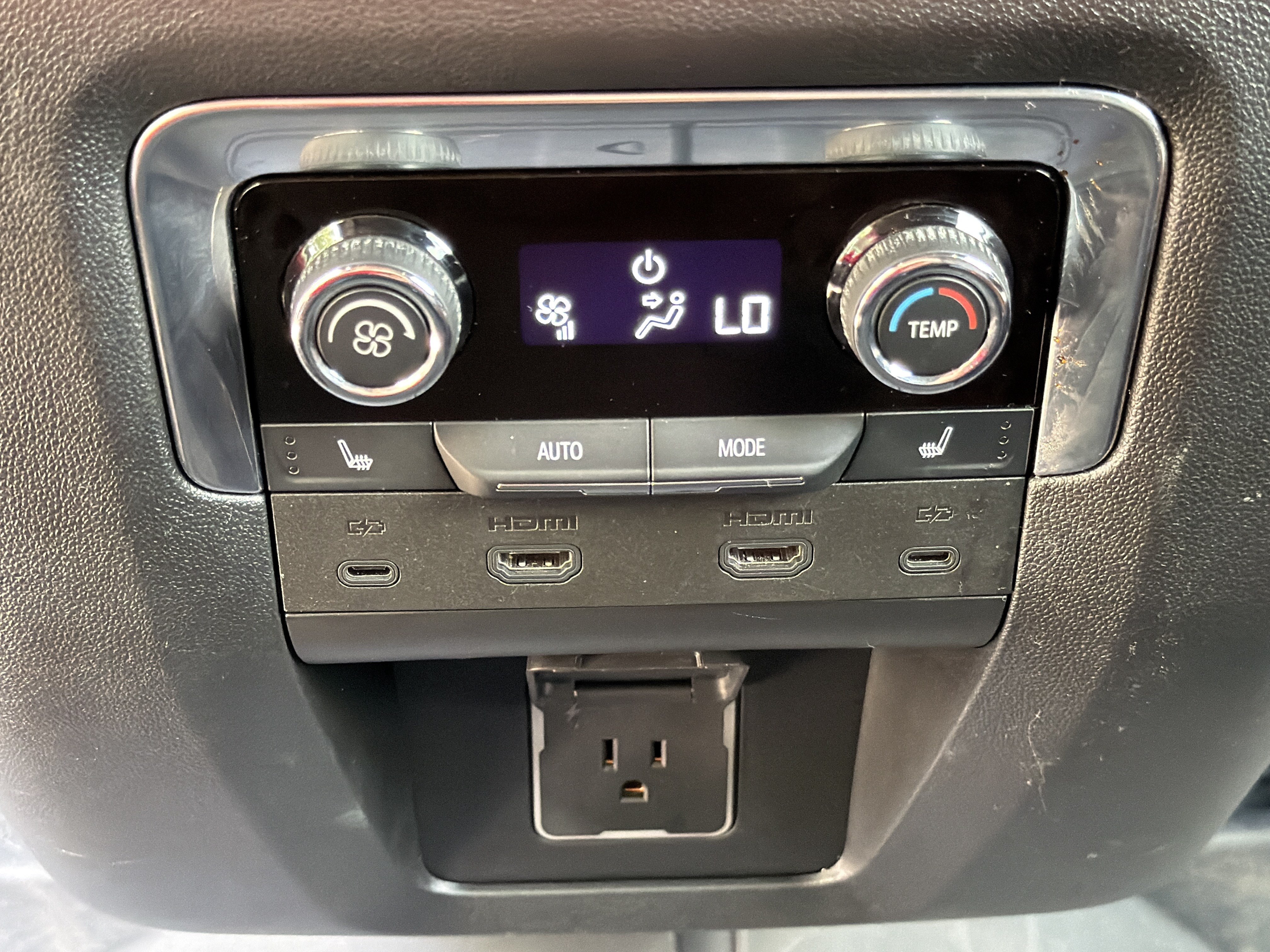 Used 2026 Chevrolet Suburban High Country AWD/4WD image 22