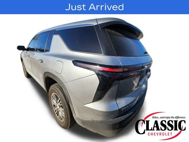 Used 2024 Chevrolet Traverse LS image 11