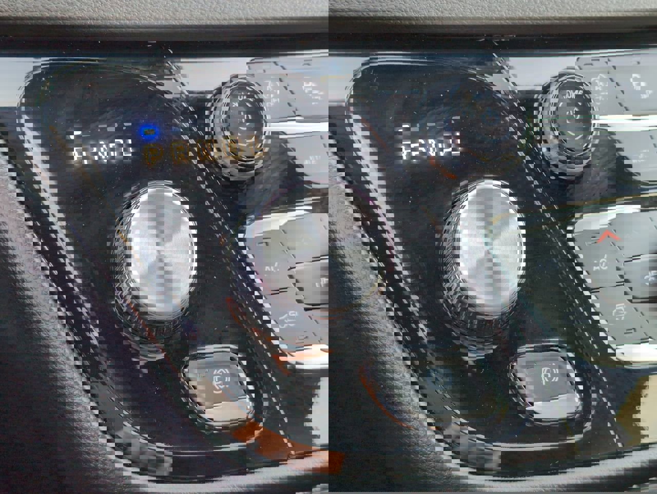 Used 2025 Chrysler Pacifica Select image 24