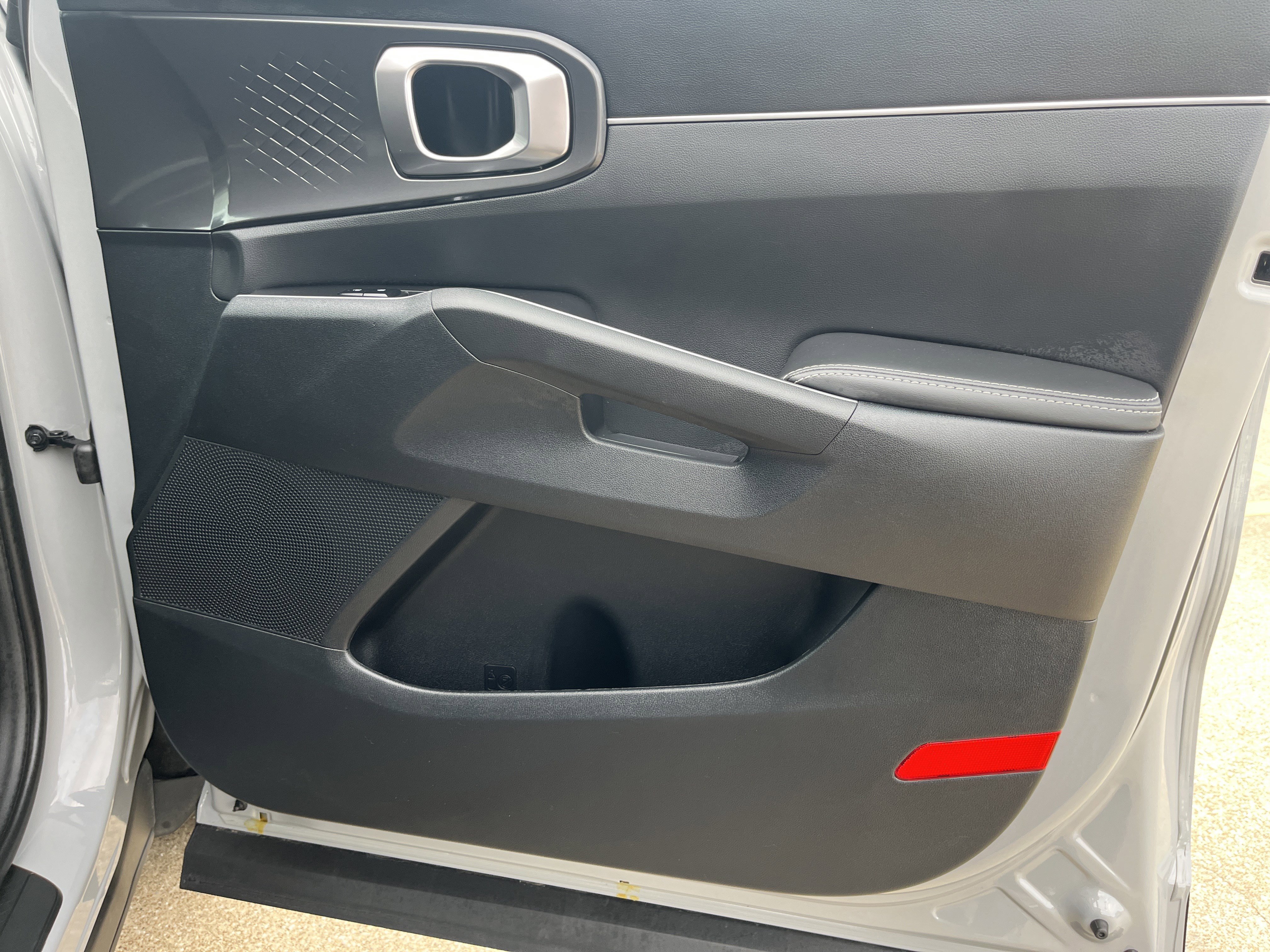 Used 2025 Kia Sorento S FWD image 24