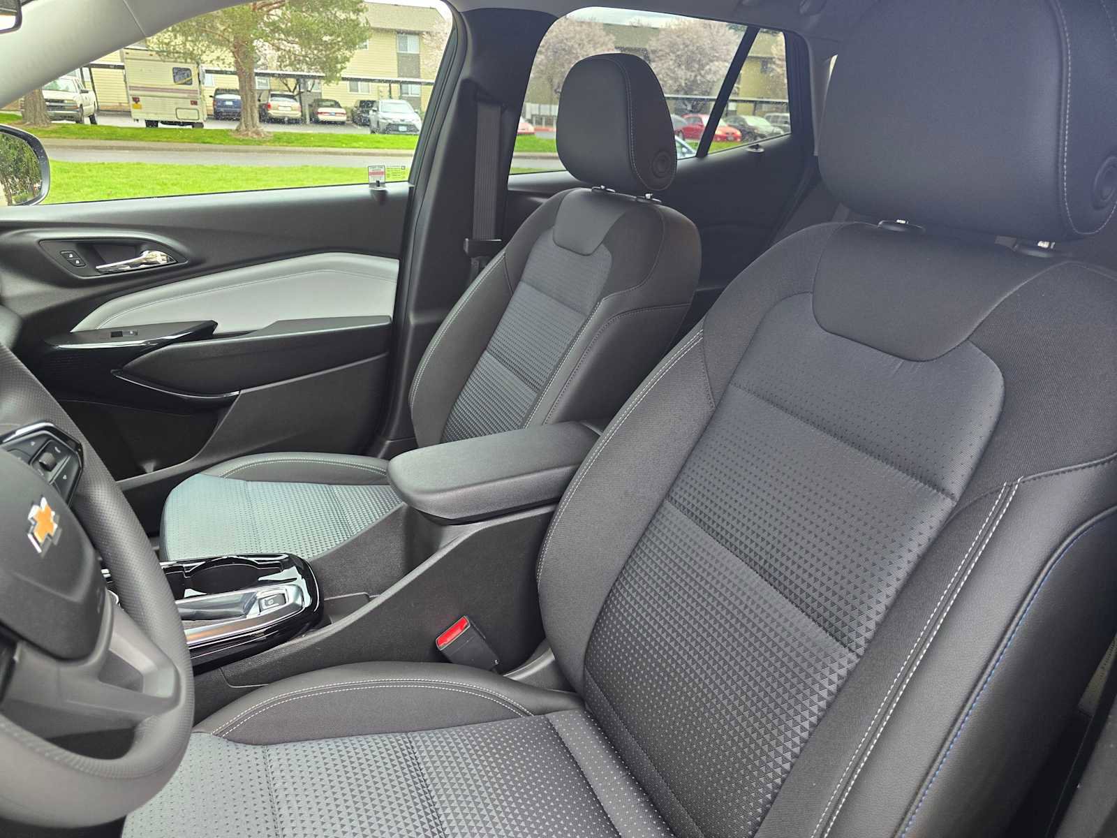 Used 2025 Chevrolet Trax LT image 21