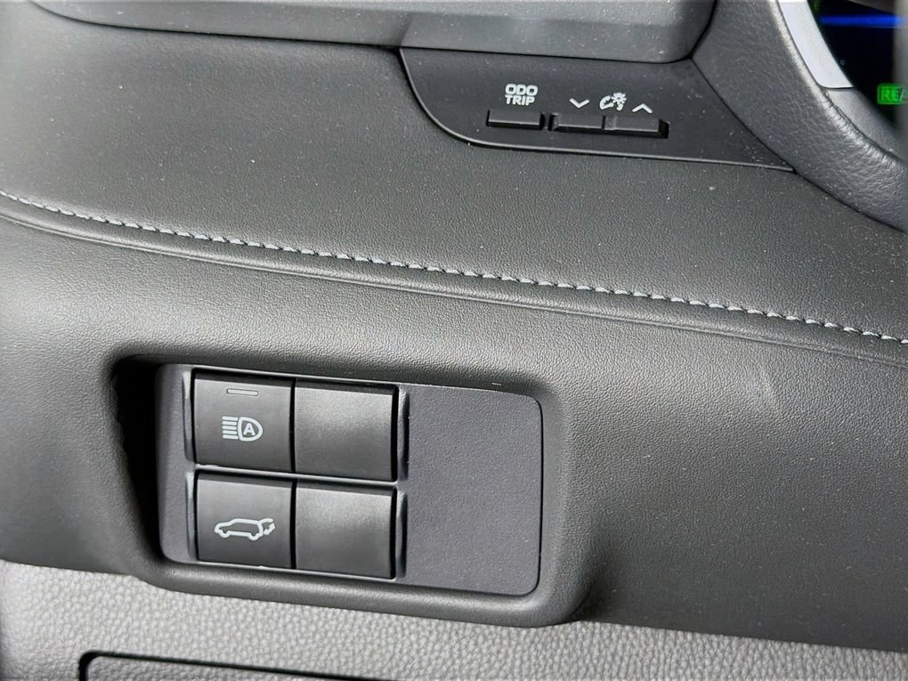 Used 2021 Toyota Highlander XLE AWD/4WD image 10