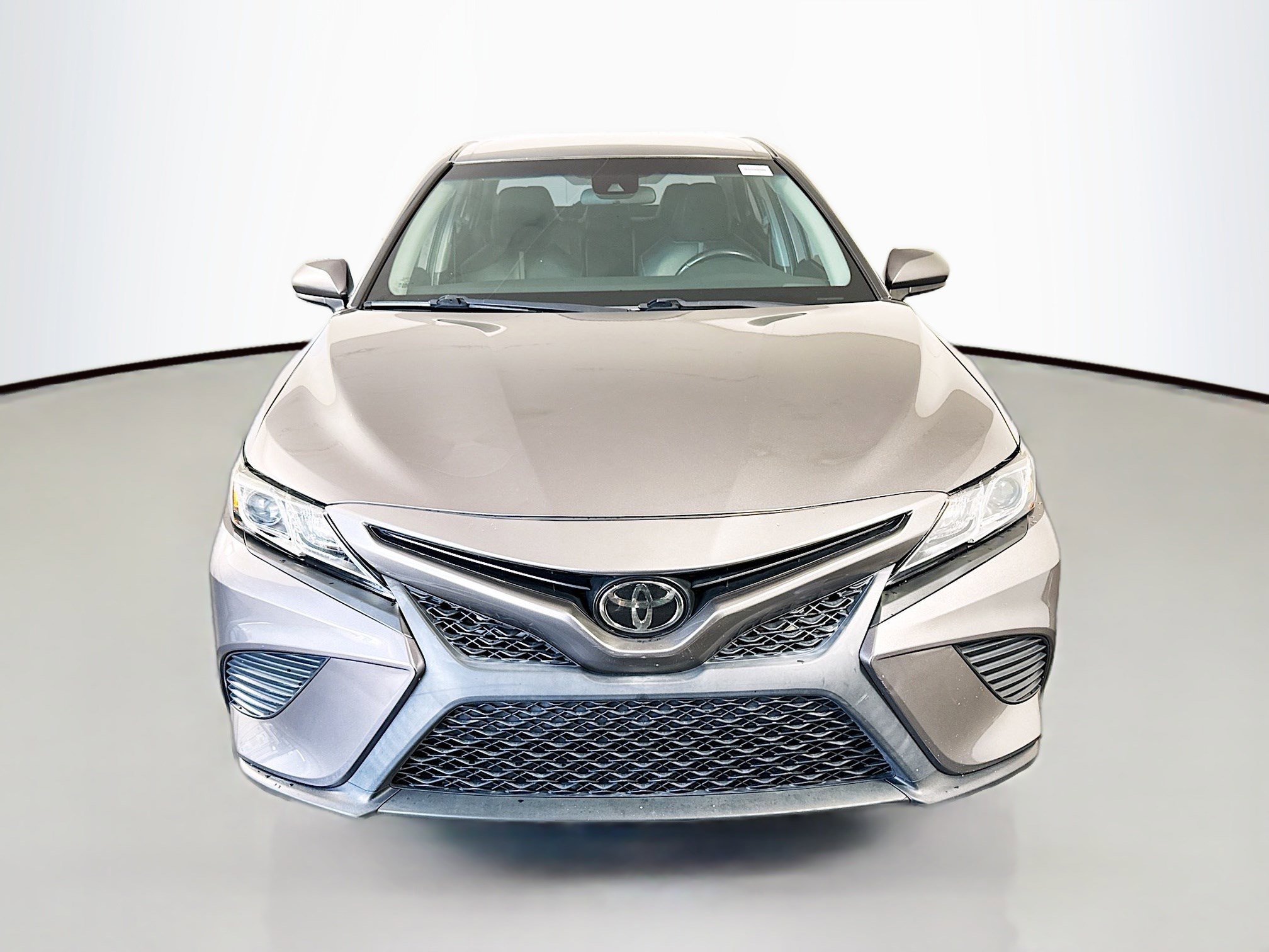Used 2020 Toyota Camry SE FWD image 2