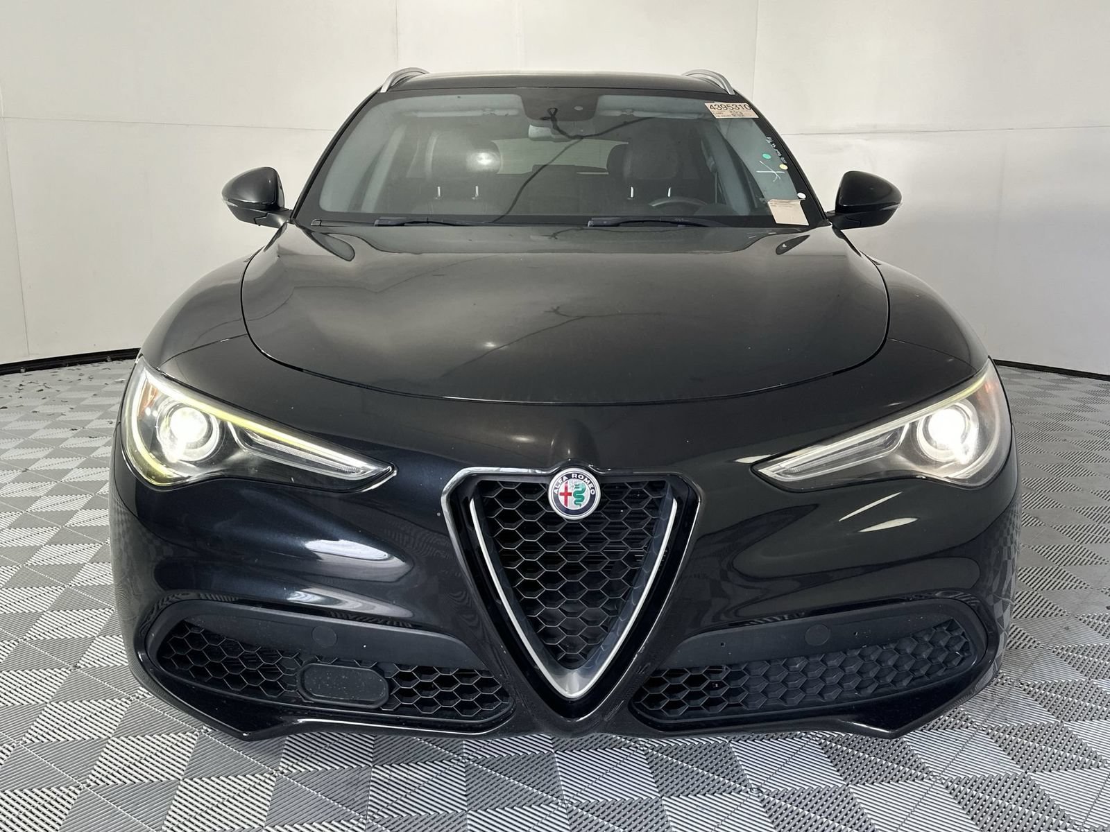 Used 2019 Alfa Romeo Stelvio AWD image 3