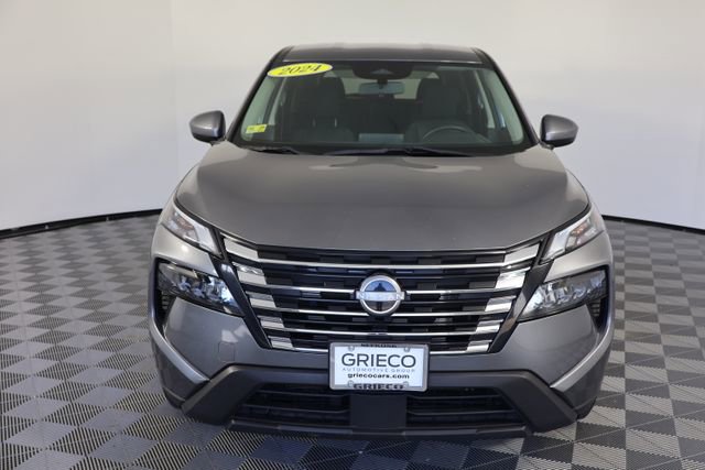 Used 2024 Nissan Rogue SV image 3