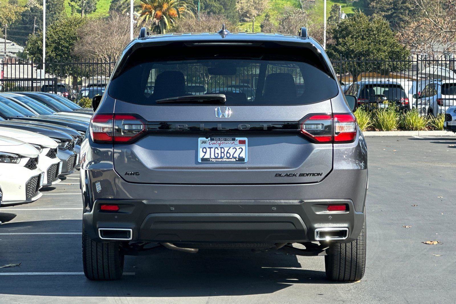 Certified 2025 Honda Pilot Black Edition image 4