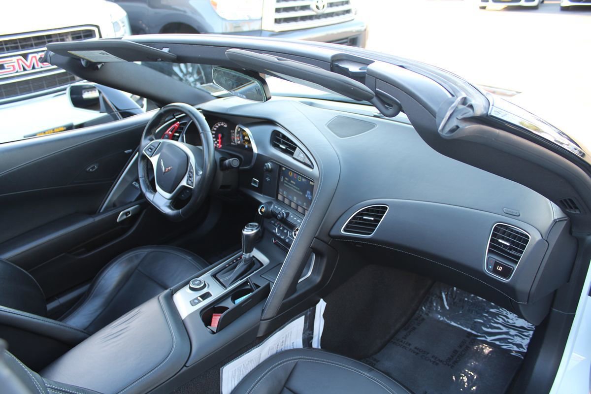 Used 2018 Chevrolet Corvette Stingray Coupe w/ 1LT RWD image 30