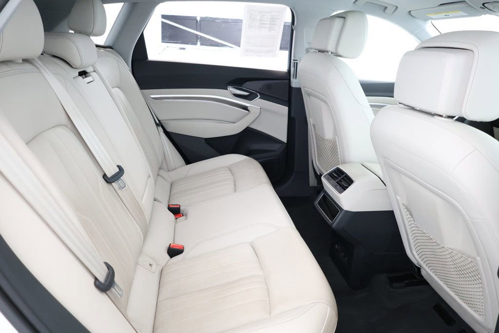 Used 2024 Audi Q8 e-tron Premium Plus w/ Premium Plus Package image 25