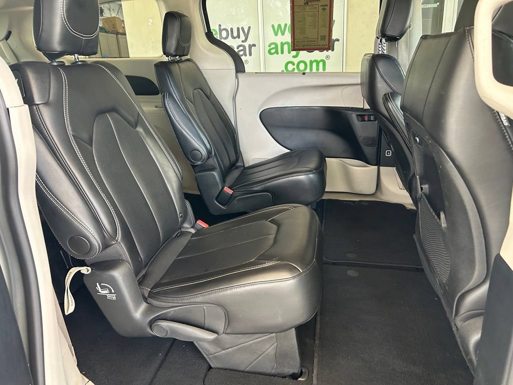 Used 2024 Chrysler Pacifica Touring-L FWD image 26